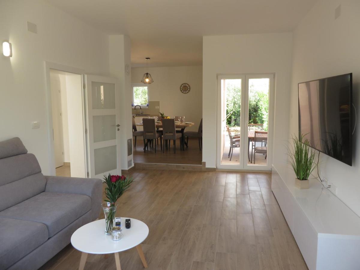 M&L Holliday Home Biograd Na Moru Exterior photo