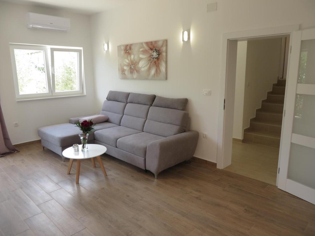 M&L Holliday Home Biograd Na Moru Exterior photo